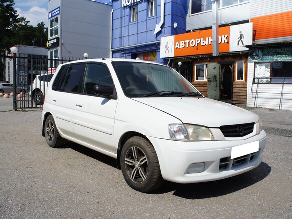 2001 Mazda Demio I (DW), белый, 149000 рублей