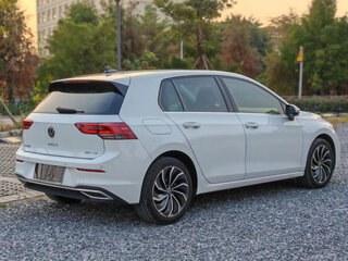 2022 Volkswagen Golf VIII, белый, 1541007 рублей, вид 5