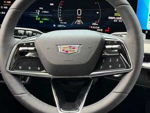2025 Cadillac XT5 II, чёрный, 5359069 рублей - вид 12