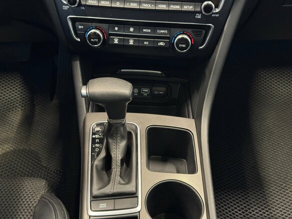 2018 Kia Optima IV Рестайлинг, белый, 1815000 рублей - вид 12