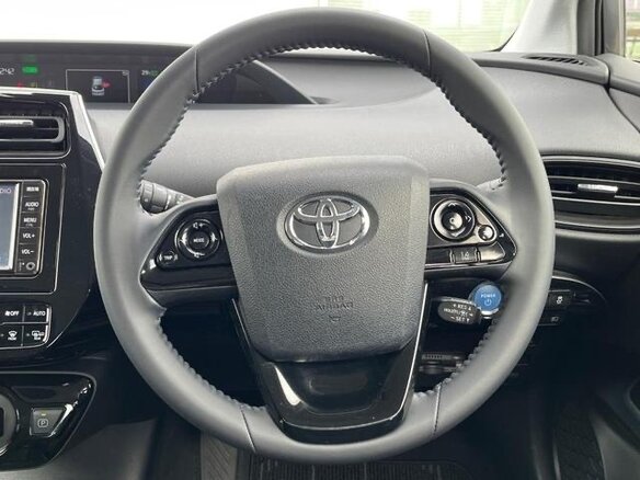 2022 Toyota Prius IV Рестайлинг (XW50), серебристый, 1700000 рублей - вид 7