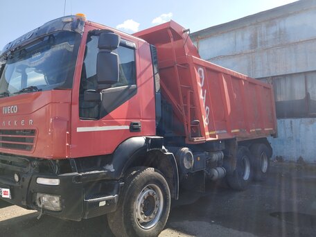 2012 Iveco Trakker, красный, 1500000 рублей, вид 3