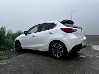 2015 Mazda Demio IV (DJ), белый, 690000 рублей, вид 3