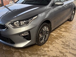 2019 Kia Ceed III, серебристый, 2000000 рублей, вид 1