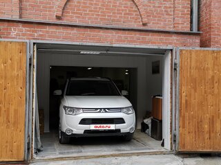 2013 Mitsubishi Outlander III, белый, 1730000 рублей, вид 5