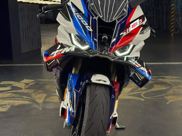 2025 BMW S 1000 RR, белый, 2400000 рублей - вид 1