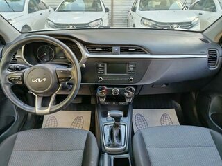 2021 Kia Rio IV Рестайлинг, белый, 1648000 рублей, вид 5