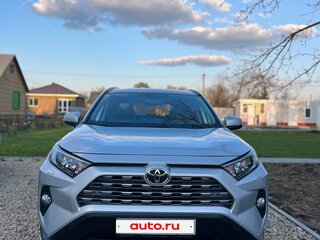 2020 Toyota RAV4 V (XA50), серебристый, 4200000 рублей, вид 2