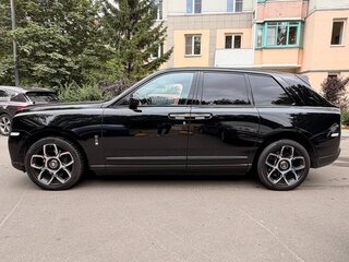 2023 Rolls-Royce Cullinan Black Badge I (Series I), чёрный, 34500000 рублей, вид 4