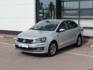 2017 Volkswagen Polo V Рестайлинг, серебристый, 949000 рублей, вид 1