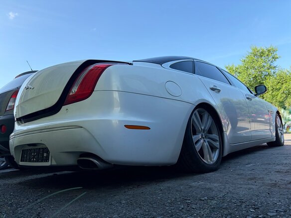 2010 Jaguar XJ Long IV (X351), коричневый - вид 3