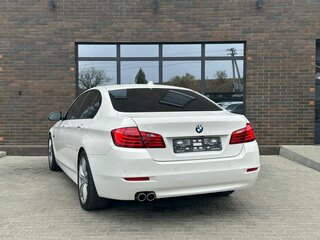 2014 BMW 5 серии 530d xDrive VI (F10/F11/F07) Рестайлинг, белый, 2430000 рублей, вид 3