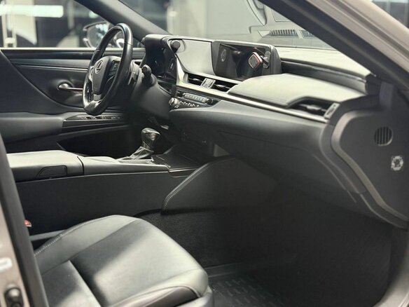 2020 Lexus ES 250 VII, серый, 3100000 рублей - вид 10