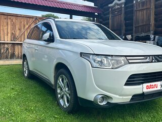 2012 Mitsubishi Outlander III, белый, 1400000 рублей, вид 3