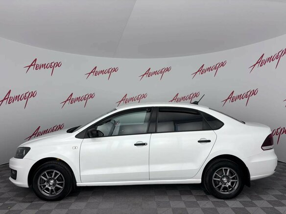 2018 Volkswagen Polo V Рестайлинг, белый, 979000 рублей - вид 1