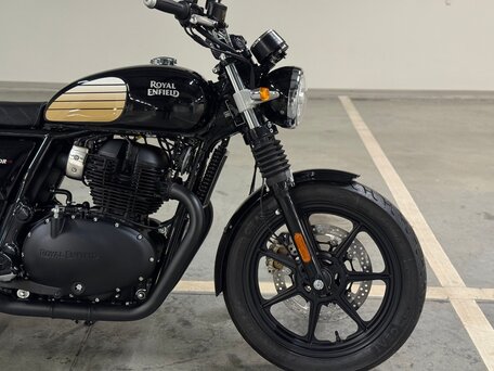 2026 Royal Enfield Interceptor, чёрный, 694000 рублей, вид 4