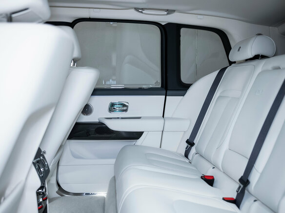 2025 Rolls-Royce Cullinan Black Badge I Рестайлинг (Series II), белый, 64500000 рублей - вид 33