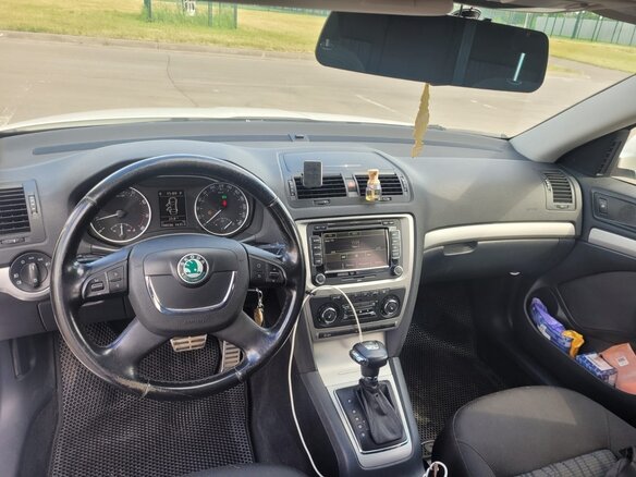 2012 Skoda Octavia II (A5) Рестайлинг, белый, 1050000 рублей - вид 10
