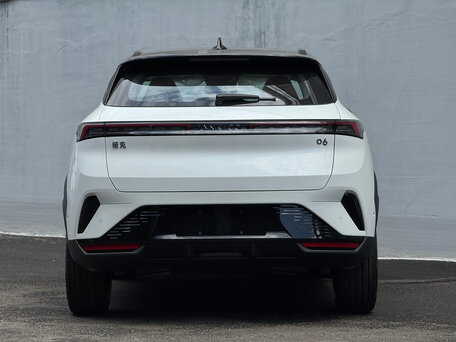 2026 Lynk & Co 06 I Рестайлинг, серебристый, 2450000 рублей, вид 4