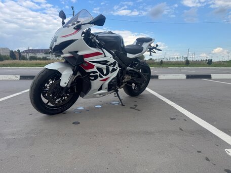 2017 Suzuki GSX-R 1000, белый, 1135000 рублей, вид 3