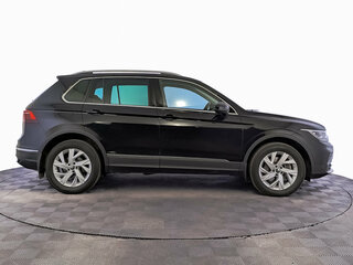 2021 Volkswagen Tiguan II Рестайлинг, чёрный, 3780000 рублей, вид 4