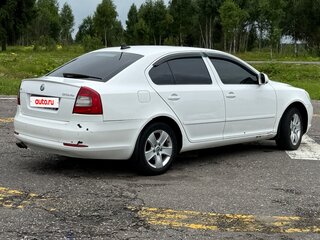 2013 Skoda Octavia II (A5) Рестайлинг, белый, 600000 рублей, вид 4