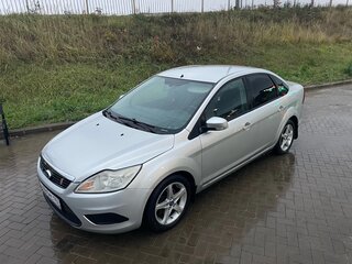 2010 Ford Focus II Рестайлинг, серебристый, 330000 рублей, вид 1