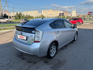 2010 Toyota Prius III (XW30), серебристый, 949000 рублей, вид 3