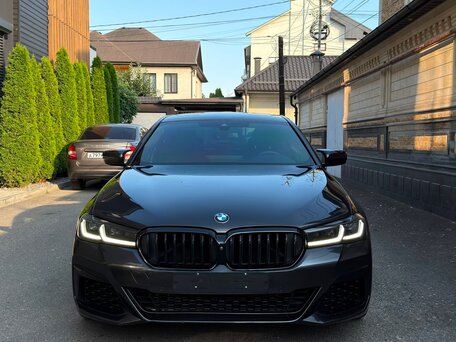 2020 BMW 5 серии 540i VII (G30/G31/G38) Рестайлинг, серый, 5550000 рублей, вид 3