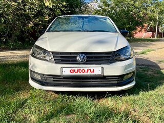2017 Volkswagen Polo V Рестайлинг, белый, 725000 рублей, вид 3
