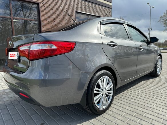 2013 Kia Rio III, серый, 1100000 рублей - вид 4