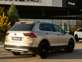 2018 Volkswagen Tiguan II, бежевый, 3318000 рублей, вид 4