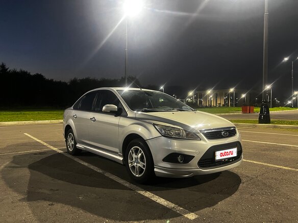 2010 Ford Focus II Рестайлинг, серебристый, 500000 рублей - вид 1