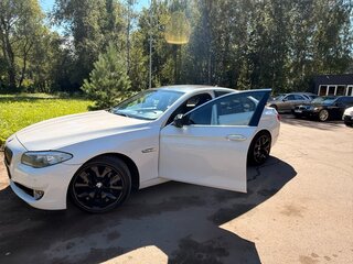 2011 BMW 5 серии 530d xDrive VI (F10/F11/F07), белый, 1700000 рублей, вид 4