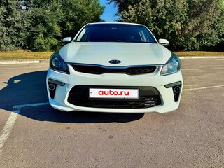 2018 Kia Rio IV, белый, 1386666 рублей, вид 1
