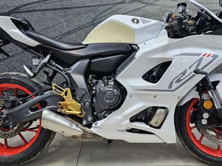 2023 Yamaha YZF-R7, белый, 819000 рублей, вид 4