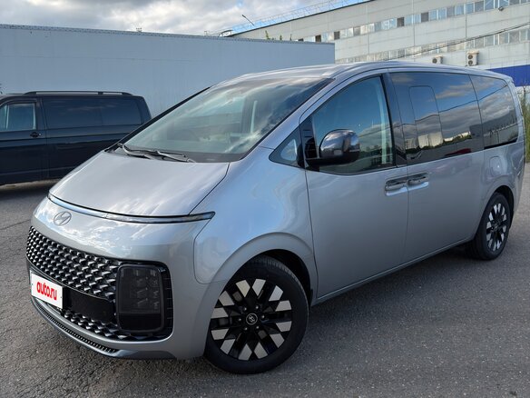 2024 Hyundai Staria I, серебристый
