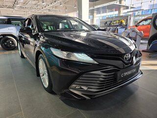 2018 Toyota Camry VIII (XV70), чёрный, 2590000 рублей, вид 3