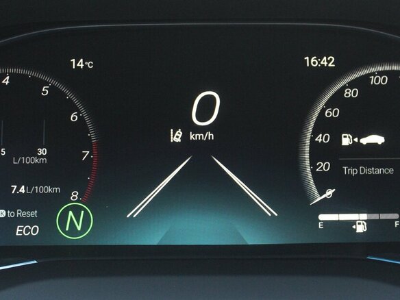 2022 Toyota Venza II, белый, 3400000 рублей - вид 6