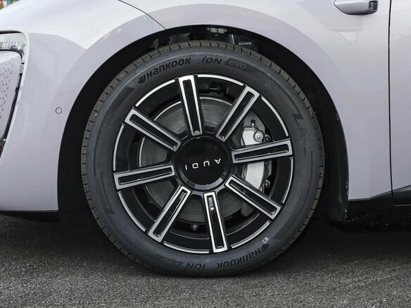 2026 Audi E5 83 kWh, серебристый, 7620000 рублей - вид 7