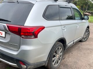 2015 Mitsubishi Outlander III Рестайлинг 2, серебристый, 1320000 рублей, вид 3