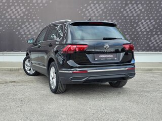 2021 Volkswagen Tiguan II Рестайлинг, чёрный, 3099000 рублей, вид 4