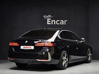 2024 BMW 5 серии 530i xDrive VIII (G60/G61/G68), чёрный, 5880000 рублей, вид 3