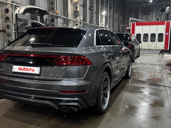 2019 Audi Q8 55 TFSI I (4M), серый, 4990000 рублей - вид 5