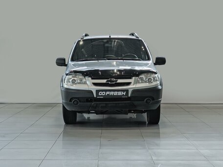 2016 Chevrolet Niva I Рестайлинг, серебристый, 590000 рублей, вид 3