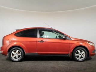 2009 Ford Focus II Рестайлинг, красный, 290000 рублей, вид 4