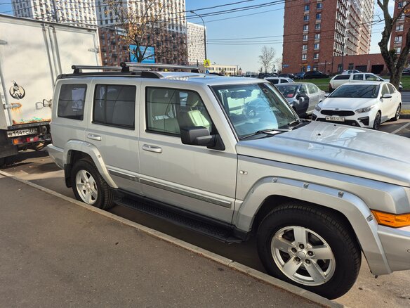 2007 Jeep Commander, серебристый, 1400000 рублей - вид 4