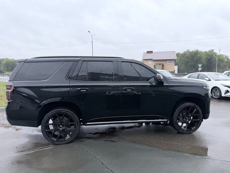 2022 Chevrolet Tahoe V, чёрный, 7800000 рублей, вид 3