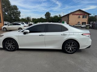 2022 Toyota Camry VIII (XV70) Рестайлинг, белый, 3625000 рублей, вид 4