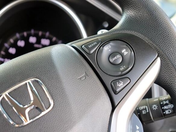 2020 Honda Fit III Рестайлинг, белый, 1055000 рублей - вид 15